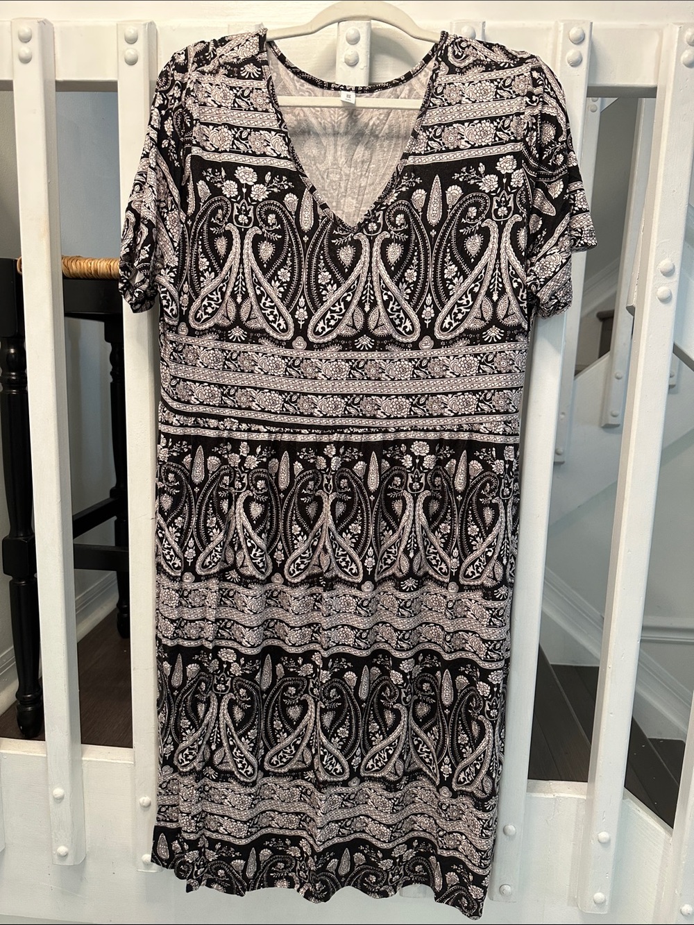 Black & White Paisley V-Neck Midi Dress